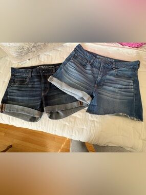 2 American Eagle Outfitters Women’s Dark Wash and light wash Denim Shorts -